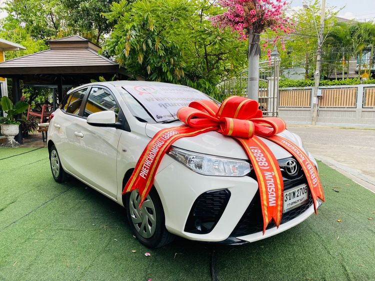 Toyota Yaris 2022 1.2 Entry Sedan เบนซิน LPG เกียร์อัตโนมัติ ขาว รูปที่ 3