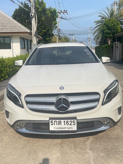 รถ Mercedes-Benz GLA-Class GLA200 สี ขาว