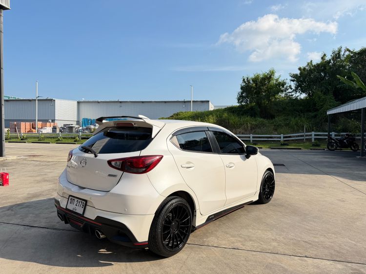 Mazda Mazda 2 2018 1.3 Sports High Connect Sedan เบนซิน ไม่ติดแก๊ส เกียร์อัตโนมัติ ขาว รูปที่ 4
