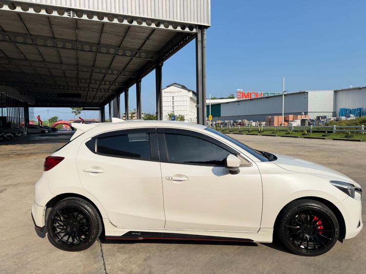 Mazda Mazda 2 2018 1.3 Sports High Connect Sedan เบนซิน ไม่ติดแก๊ส เกียร์อัตโนมัติ ขาว รูปที่ 3