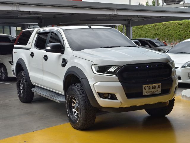 รถ Ford Ranger 2.2 Hi-Rider XLT สี ขาว