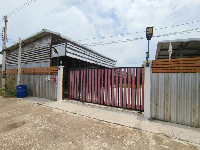 ไม่ใช่ ขายโกดังพร้อมห้องทำงานและห้องพักคนงานอีก 2 ห้อง ห้องน้ำในตัวทุกห้อง พื้นที่ 150 ตรว.

 รูปที่ 2