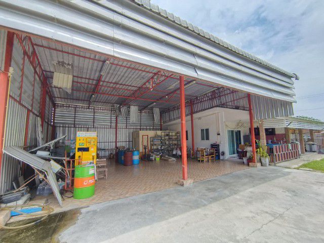 ไม่ใช่ ขายโกดังพร้อมห้องทำงานและห้องพักคนงานอีก 2 ห้อง ห้องน้ำในตัวทุกห้อง พื้นที่ 150 ตรว.

 รูปที่ 3