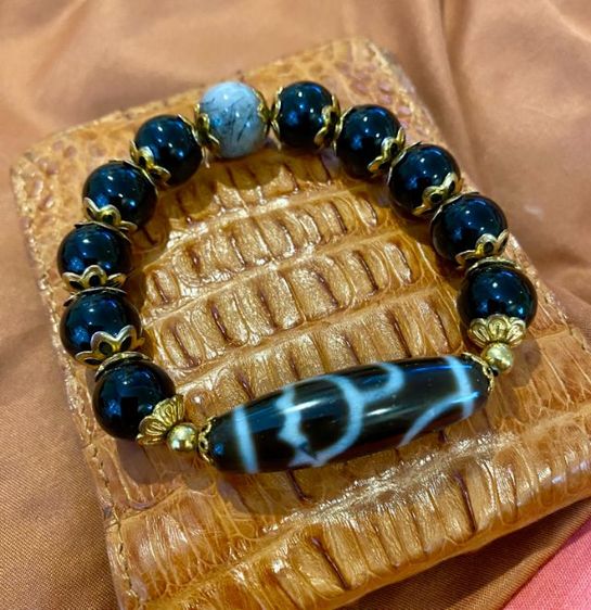 หินธิเบตคั่นหินดำอ๊อบซิเดียน เสริมโชค ส่งฟรี