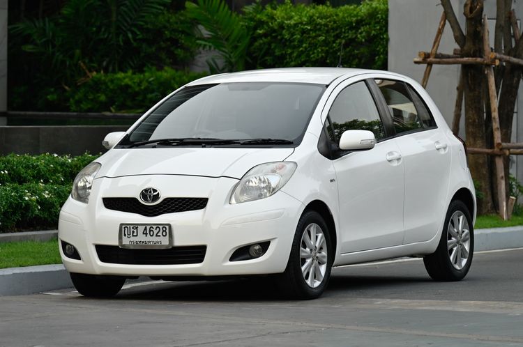 รถ Toyota Yaris 1.5 E สี ขาว