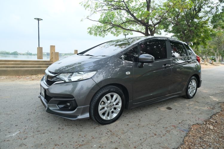 Honda Jazz 2017 1.5 V i-VTEC Sedan เบนซิน ไม่ติดแก๊ส เกียร์อัตโนมัติ เทา รูปที่ 3