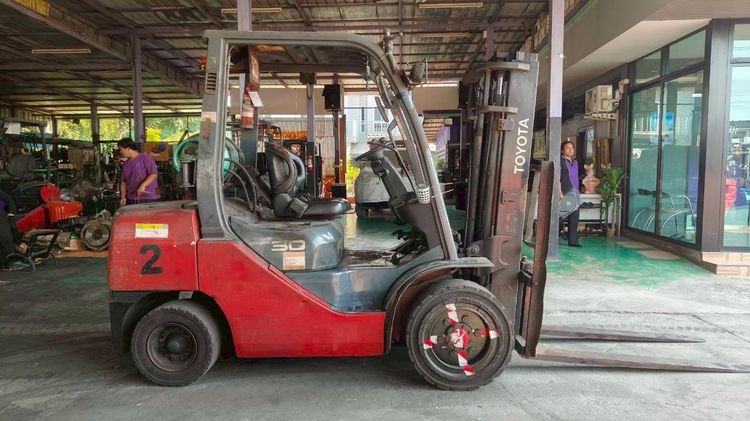 TOYOTA 3.0 ตัน 3 เมตร รุ่น.8 เบนซิน+แก๊ส เกียร์ออโต้ forklift พร้อมใช้งาน