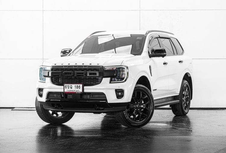 รถ Ford Everest 2.0 Titanium Sport สี ขาว