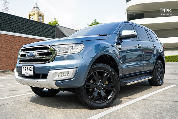 รถ Ford Everest 3.2 Titanium+ 4WD สี ฟ้า