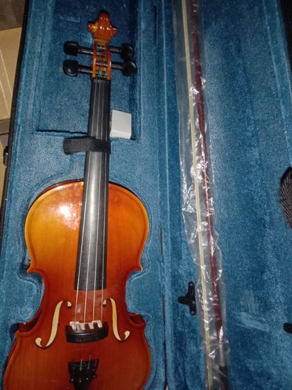 ขาย🎻ไวโอลินมือสองเพิ่งใช้งานแค่ครั้งสองครั้งซื้อให้ลูกชายลูกชายไม่ชอบขายต่อให้คนที่ชอบดนตรีครับต่อรองราคาได้หากสนใจส่งฟรี