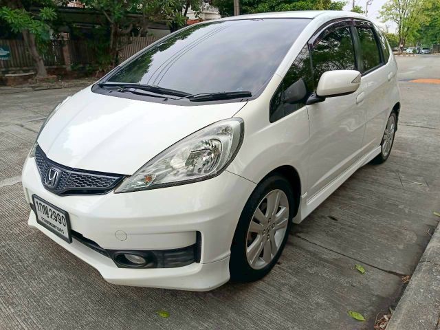 รถ Honda Jazz 1.5 SV i-VTEC สี ขาว