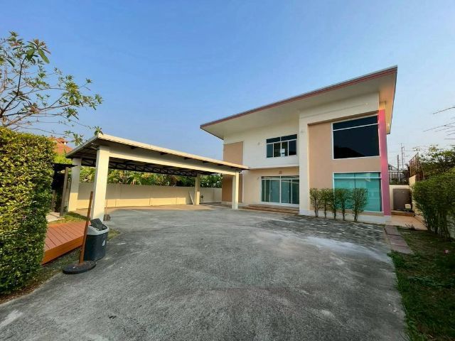 อื่นๆ มีบางส่วน สร้างเสร็จก่อน 2010 ไม่ใช่ บ้านเช่า 7 ยอด