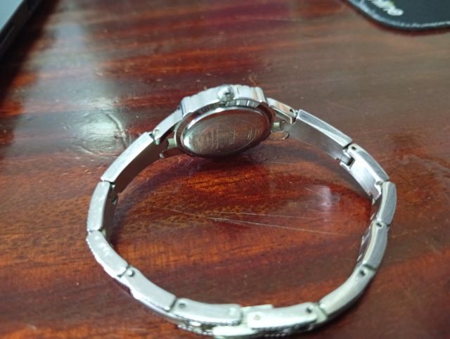 นาฬิกาผู้หญิง GUESS รูปที่ 4
