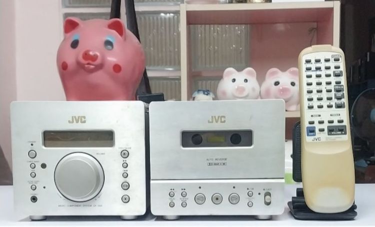จิ๋วแต่แจ๋ว หัวเครื่อง JVC รุ่นนี้ตัวไม่ใหญ่แต่เสียงดีมากใช้ต่อทีวีโทรศัพท์ ราคาเครื่องละ 850 บาท..รวมค่าจัดส่งและเก็บปลายทางสินค้าอยู่ที่สุโขทัย