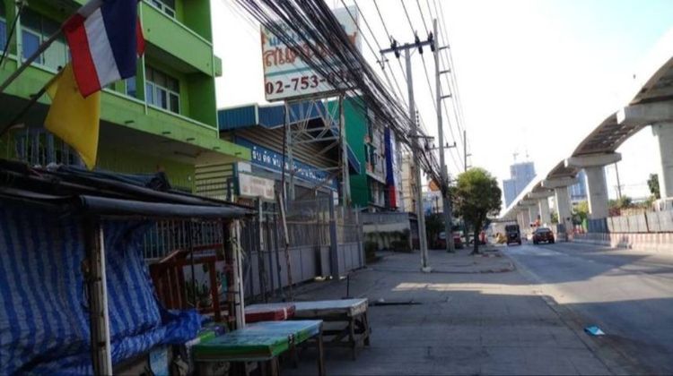 ขายด่วนมาก ที่ดินติดถนนใหญ่เทพารักษ์สำโรง รถไฟฟ้าสายสีเหลืองผ่านด้านหน้า อยู่ระหว่างสถานีศรีเทพา และ สถานีทิพวัล 0909716516ราคาต่อรองได้ครับ