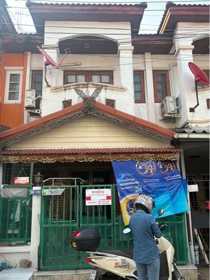 ขายบ้านทาวน์เฮาส์ 2 ชั้น พร้อมเฟอร์ฯพร้อมอยู่(เจ้าของขายเอง)