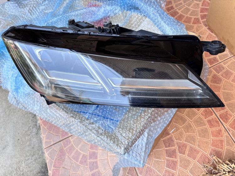 ไฟหน้าขวา AUDI TT mk3  แท้มือสองญี่ปุ่น