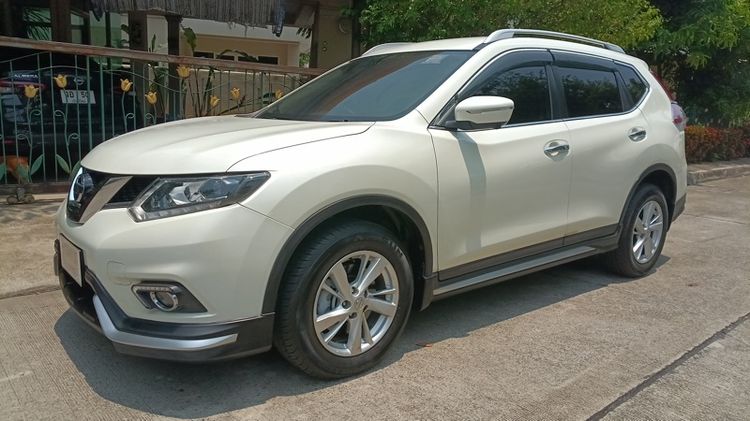 รถ Nissan X-Trail 2.0 V 4WD สี ขาว