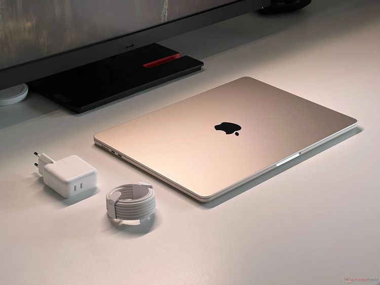Macbook air M2 Ram8gb SSD 256gb สภาพใหม่