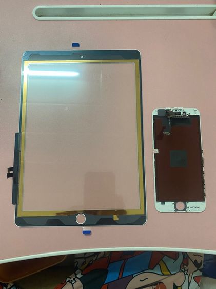 ขายจอทัชสกรีน iPad 6 และ จอ iPhone 6 ยังไม่เคยใช้งานครับ เครื่องพังก่อนเปลี่ยน