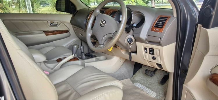 Toyota Fortuner 2005 3.0 V Smart 4WD ดีเซล ไม่ติดแก๊ส เกียร์อัตโนมัติ เทา รูปที่ 4