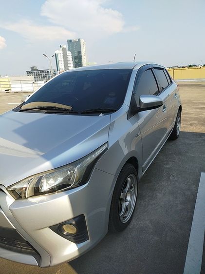 Toyota Yaris 2015 1.2 E Sedan เบนซิน ไม่ติดแก๊ส เกียร์อัตโนมัติ บรอนซ์เงิน รูปที่ 4