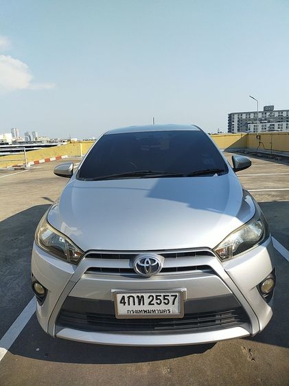 รถ Toyota Yaris 1.2 E สี บรอนซ์เงิน