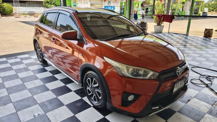 รถ Toyota Yaris 1.2 TRD Sportivo สี ส้ม