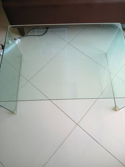 อื่นๆ Modern glass coffee table – sleek and stylish
