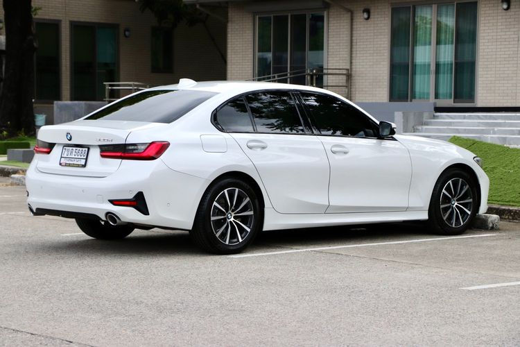 BMW Series 3 2022 320d Sedan ดีเซล ไม่ติดแก๊ส เกียร์อัตโนมัติ ขาว รูปที่ 4