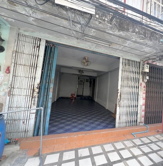 ไม่ใช่ ให้เช่าโกดังตึกแถว มีลิฟท์ขนของ