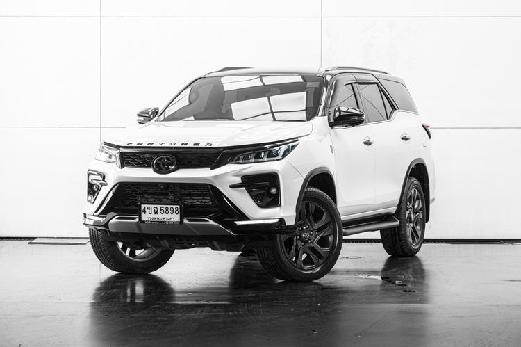 Toyota Fortuner 2022 2.8 Legender Black Top 4WD Utility-car ดีเซล ไม่ติดแก๊ส เกียร์อัตโนมัติ ขาว