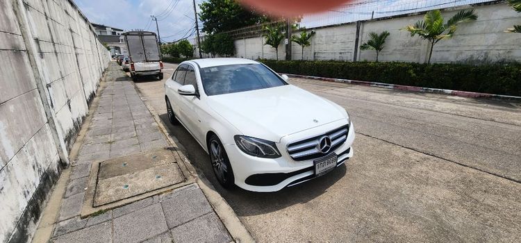 รถ Mercedes-Benz E-Class E350e สี ขาว