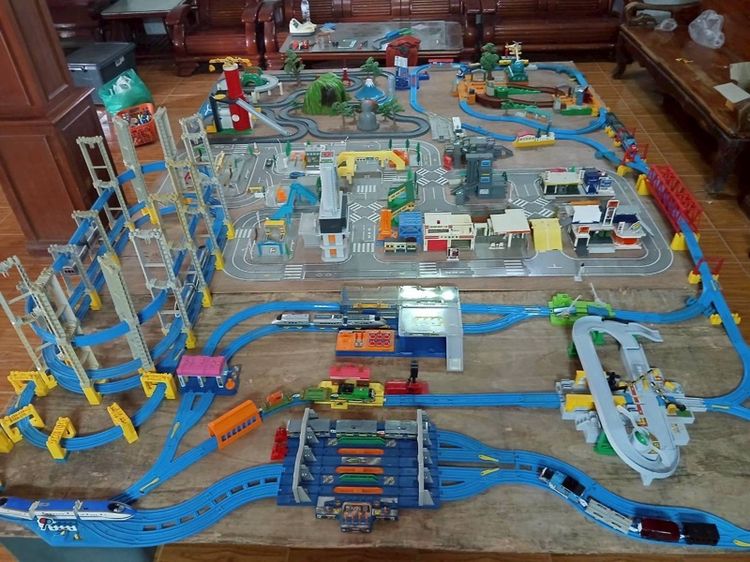 รถไฟของเล่นและชุดรางรถไฟ รถไฟ Thomas ของ