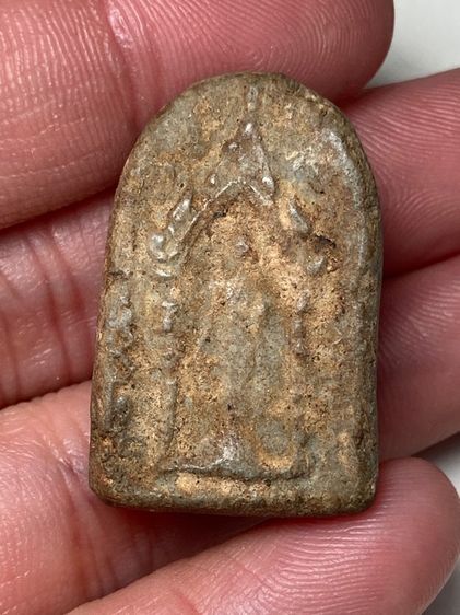 พระยืนซุ้มประตู