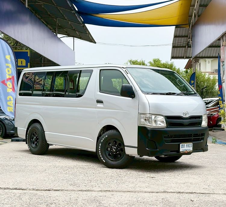 รถ Toyota Hiace 2.5 D4D สี บรอนซ์เงิน