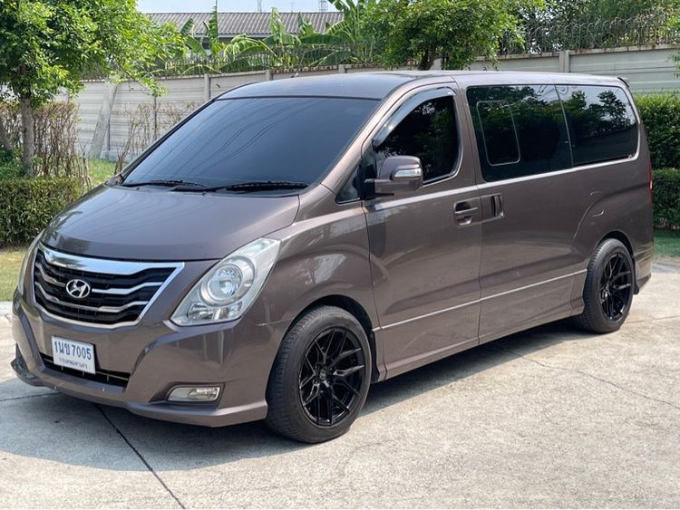 รถ Hyundai H-1  2.5 Elite สี น้ำตาล