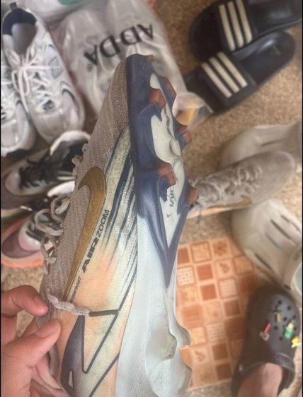 ผู้ชาย ขาว รองเท้าฟุตบอล Nike ส่งต่อรองเท้าสตั๊ด ขายด่วน ราคาถูก