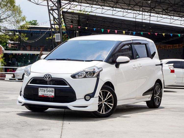 รถ Toyota Sienta 1.5 G สี ขาว