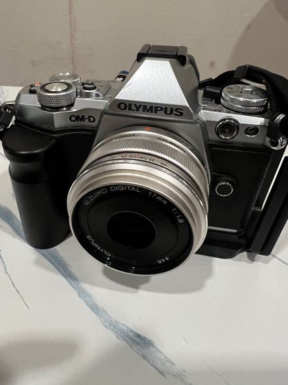 Olympus กล้องมิลเลอร์เลส กันน้ำ EM5 mark2
