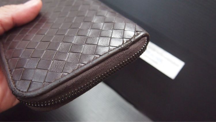 BOTTEGA VENETA Dark Brown Intrecciato Long Wallet 2011 ราคา 1,500 บาท รูปที่ 14
