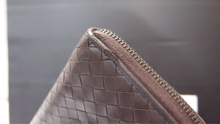 BOTTEGA VENETA Dark Brown Intrecciato Long Wallet 2011 ราคา 1,500 บาท รูปที่ 16