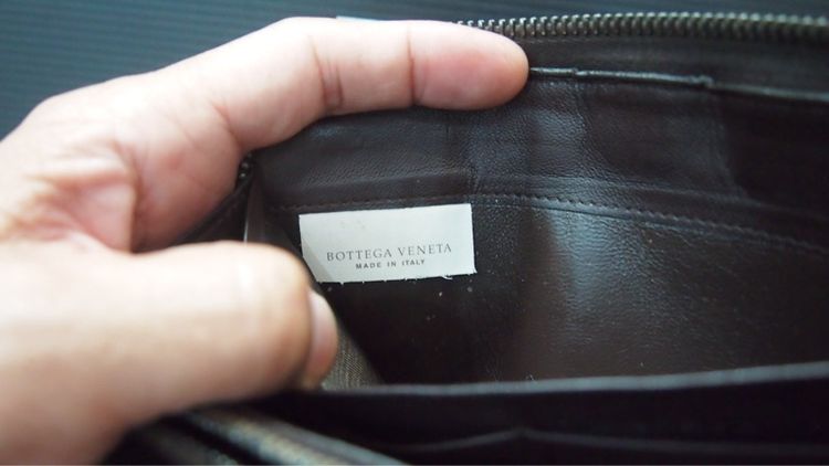 BOTTEGA VENETA Dark Brown Intrecciato Long Wallet 2011 ราคา 1,500 บาท รูปที่ 9