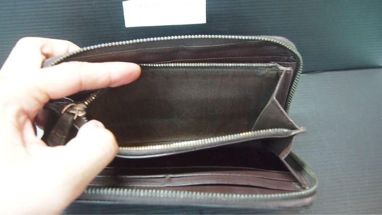 BOTTEGA VENETA Dark Brown Intrecciato Long Wallet 2011 ราคา 1,500 บาท รูปที่ 8