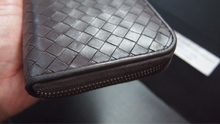 BOTTEGA VENETA Dark Brown Intrecciato Long Wallet 2011 ราคา 1,500 บาท รูปที่ 15