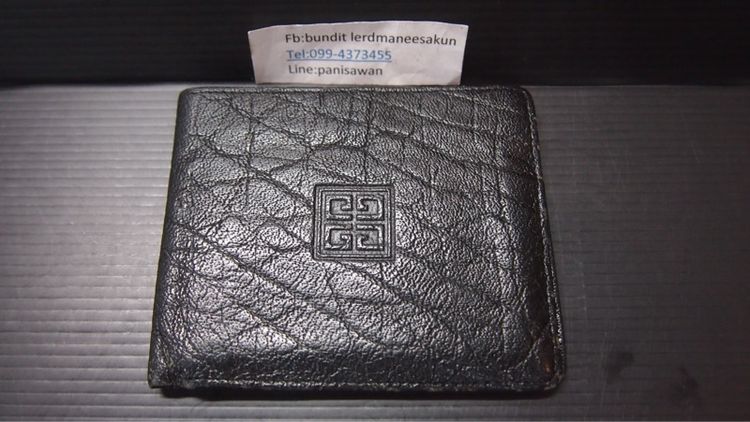 ไม่ระบุ ดำ หนังแท้ Givenchy ID Bifold Wallet กระเป๋าสตางค์แท้ หนังสวย สภาพดี 850บาท