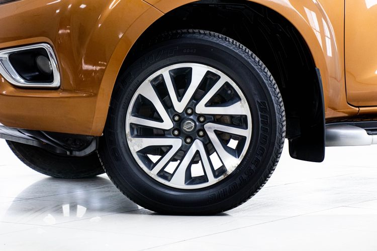Nissan Navara 2017 2.5 E Pickup ดีเซล ไม่ติดแก๊ส เกียร์ธรรมดา ส้ม รูปที่ 4