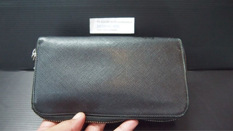 Salvatore Ferragamo กระเป๋าสตางค์ยาว สภาพใช้งาน ซิปดี ราคา 450 บาท