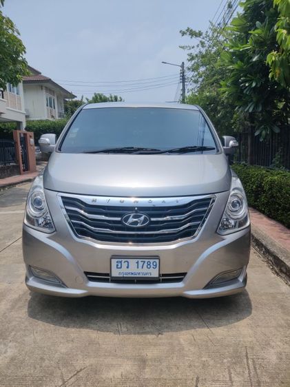 รถ Hyundai H-1  2.5 Elite Plus สี บรอนซ์เงิน