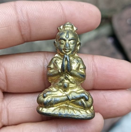 พระนั่งไหว้เก่า 1 องค์